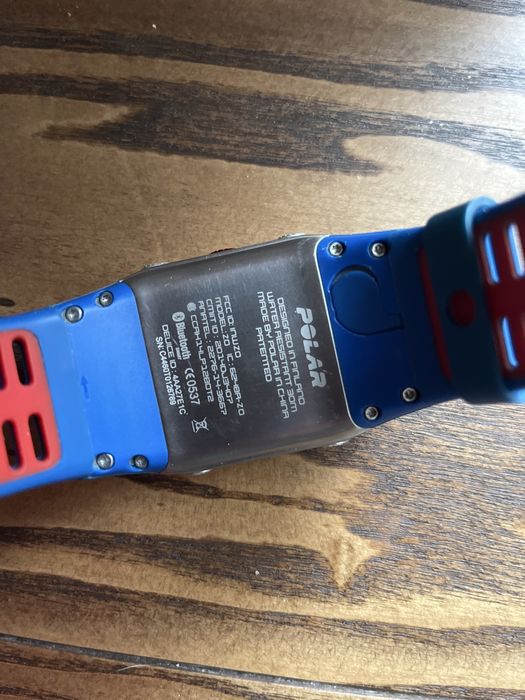 Часы POLAR V800.