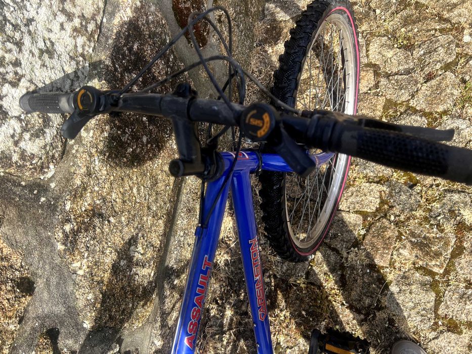 Bicicletas usadas, azuis, branca e verde! Bom preço.