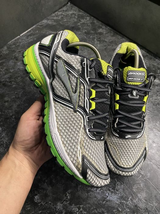 Bytu Brooks Ghost