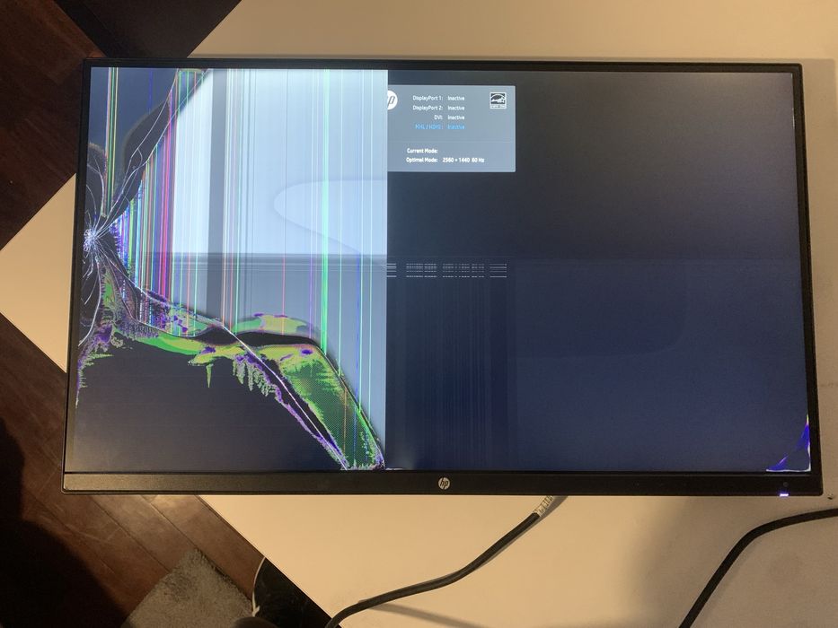 2 monitores HP Z27n com ecrã partido