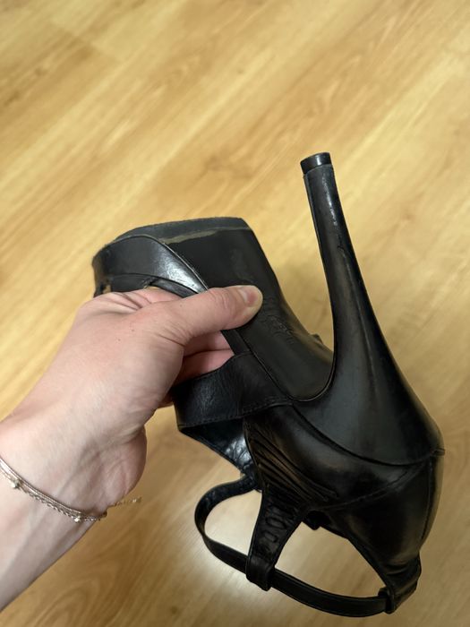 Босоніжки на каблуку чорні шкіра Aldo