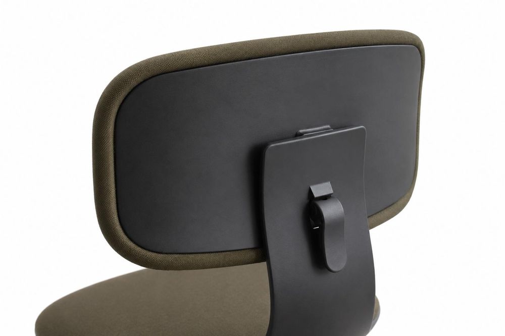 Cadeira Vitra modelo Rookie High