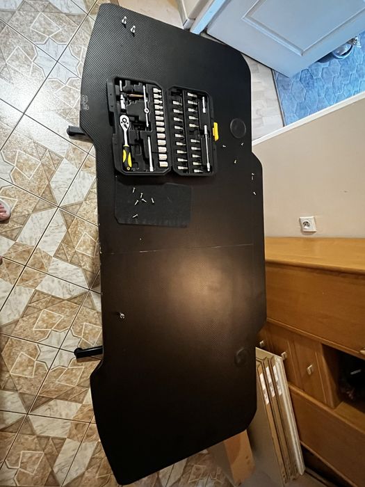 Biurko ultradesk, tesktura włókno węglowe