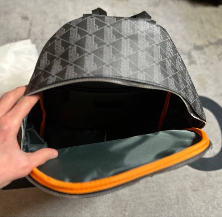 Рюкзак Lacoste.