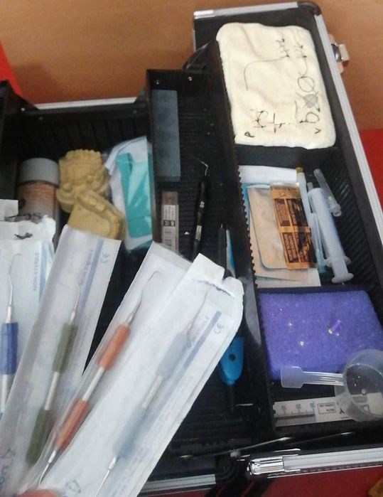 Mala com materiais dr medicina dentária uso pré-clínico