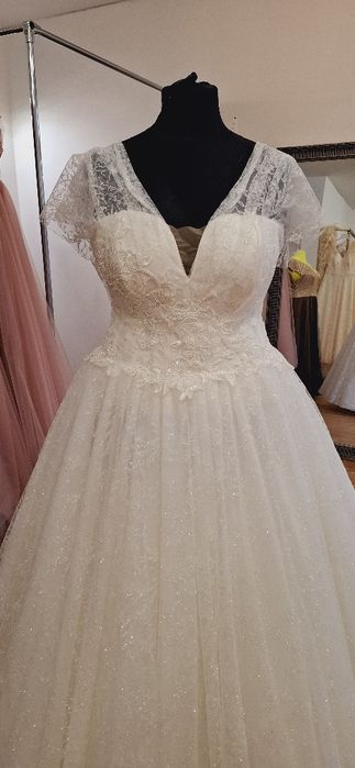Suknia ślubna plus size