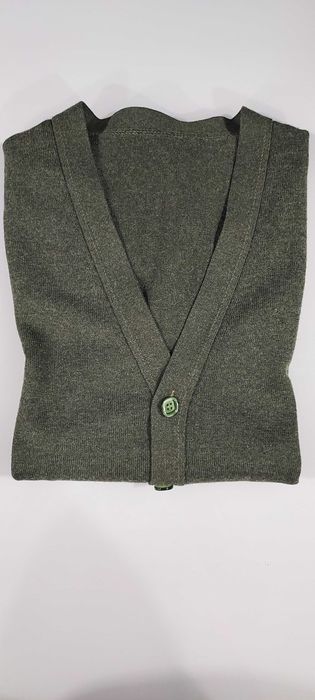 Cardigã verde para homem, sem uso
