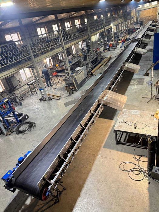 Погрузчик. Ленточный транспортер. Стрічковий конвеєр горизонтальний