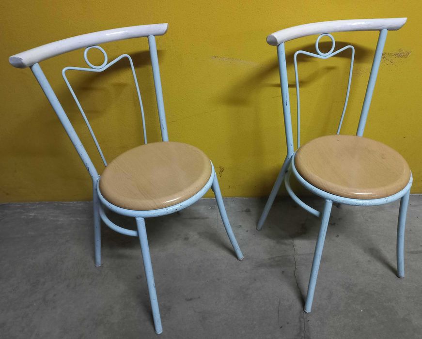 Mesa Oval de Cozinha com 2 Cadeiras