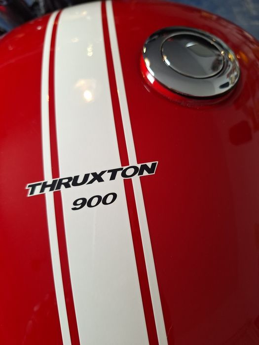 Triumph Thruxton  900