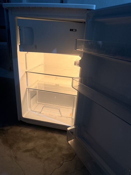 Vendo frigobar usado