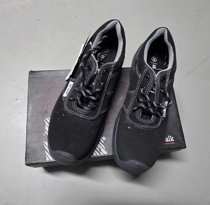 Sapatos de segurança com biqueira de aço, para homem.