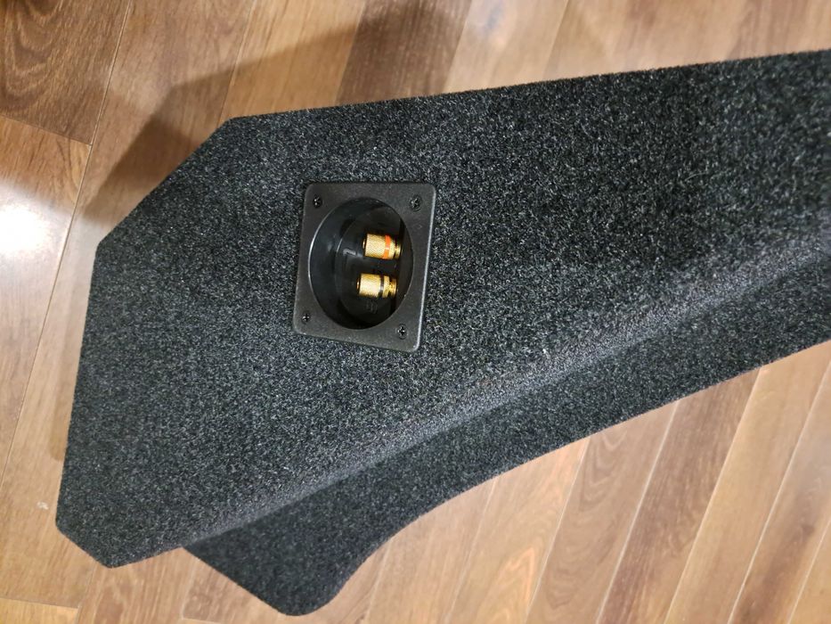 Subwoofer w boczek basser + JBL do VW Golf IV hatchback