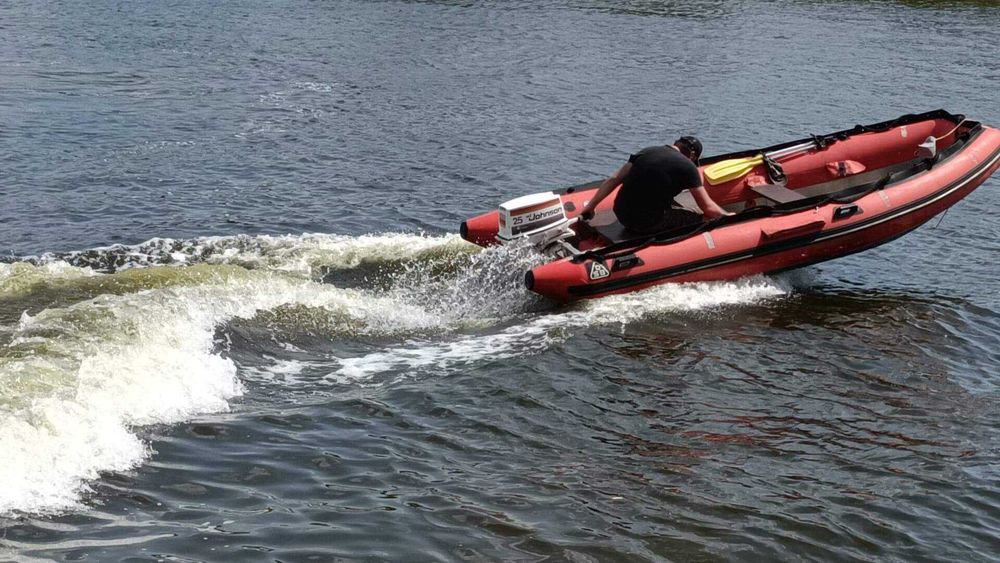 Ponton z silnikim sprzedaje to co na zdjeciu