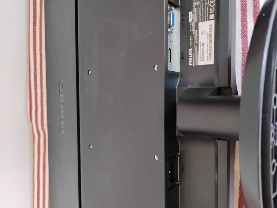 Monitor Philips 223V5LSB 21.5" Full HD – Excelente Estado