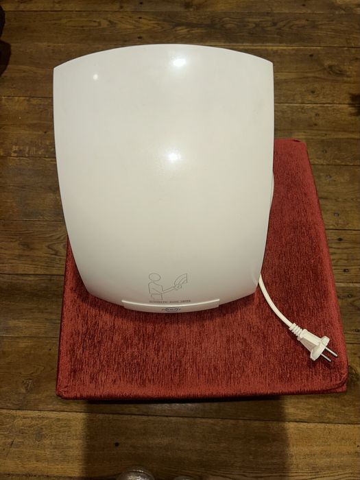 Сушилка для рук Solaris