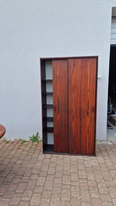 Meble biurowe drewniane.