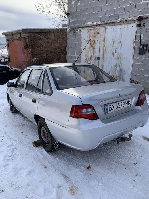 Део Нексія 2011 рік