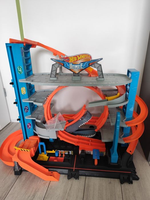 Garaż hot wheels mega atak rekina