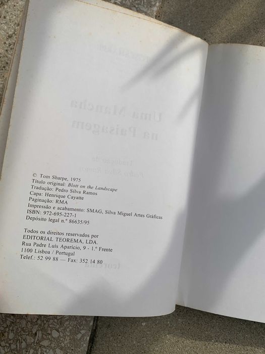 Livro Uma Mancha na Paisagem de Tom Sharpe