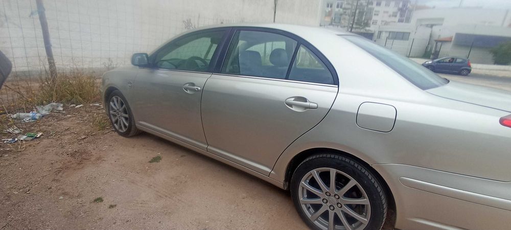 Toyota Avensis 2.0D T25 ano 2003 com 230kms