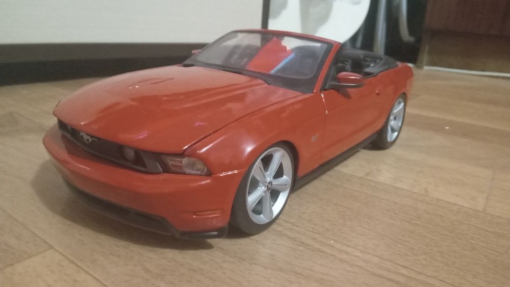 Колекційна модель 1.18 Ford Mustang