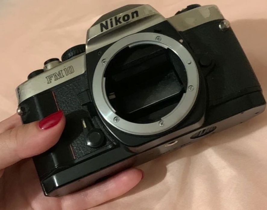 Nikon FM10 35mm Film Camera + Zoom Lens | Vintage Analog SLR