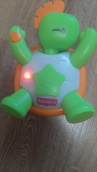 Interaktywna zabawka żółw Tomy Toomies