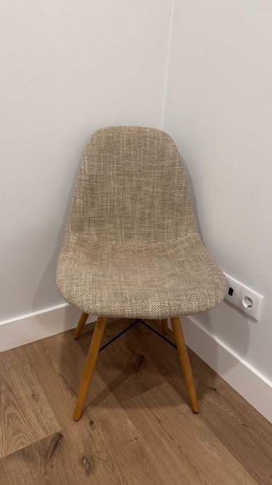 Cadeira de quarto/escritório bege