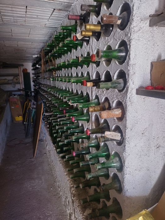 400 garrafas de vinho vazias