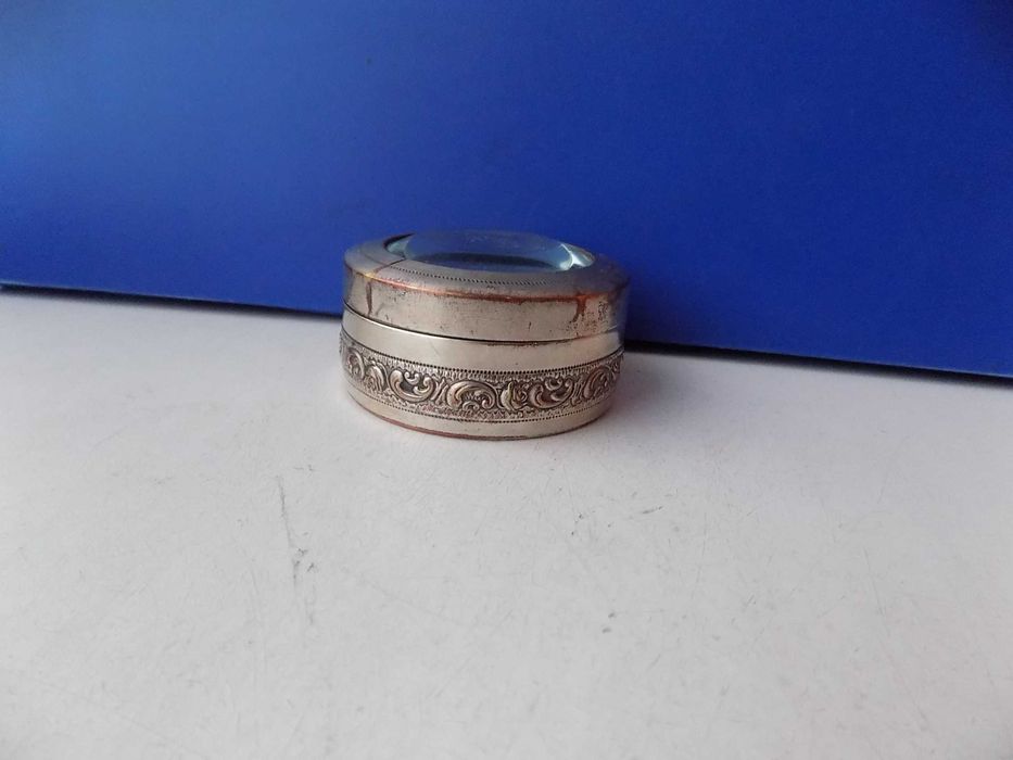 Старинная пудреница или таблетница посеребренная