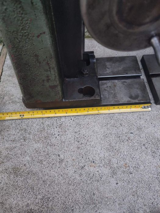 Задня бабка для станка , прізма