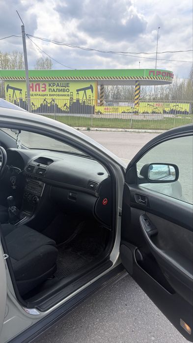 Toyota Avensis 2.0 дизель в гарному стані
