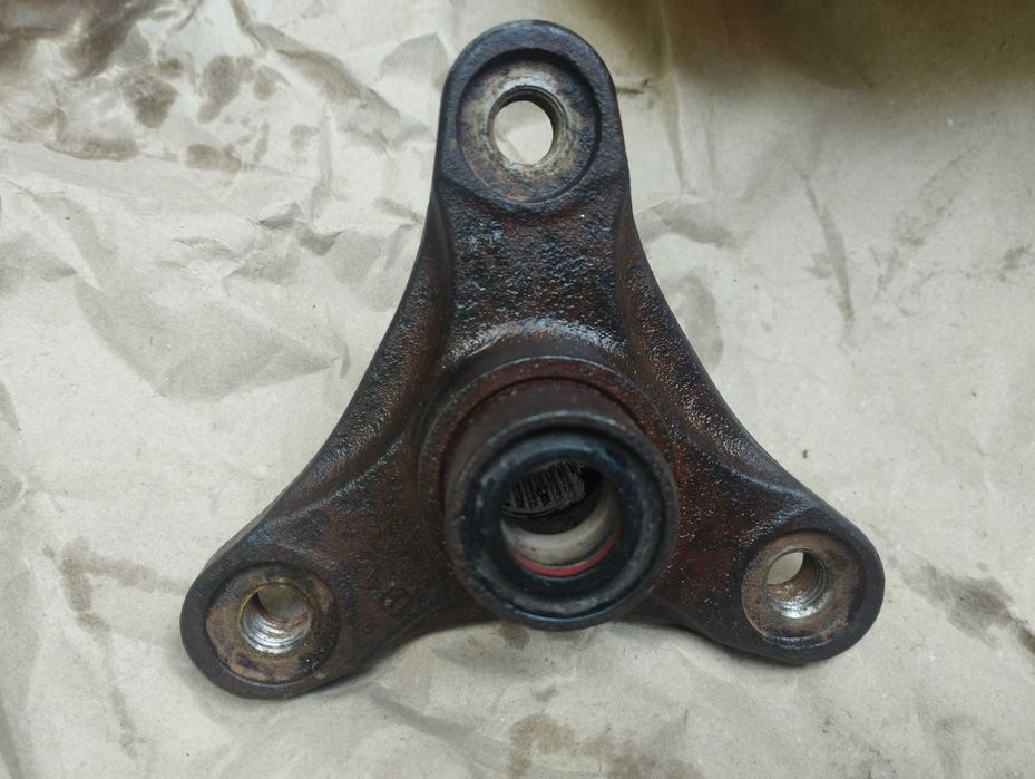 Продам фланец, хвостовик кардана редуктора для BMW F10