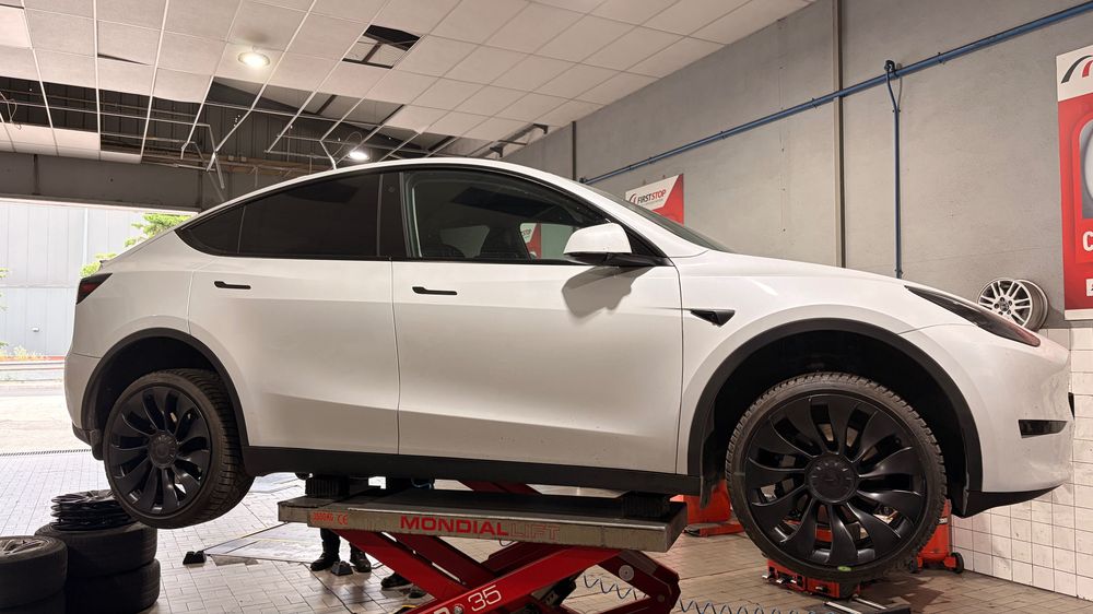 Jantes Tesla Model Y Performance e Pneus novos.