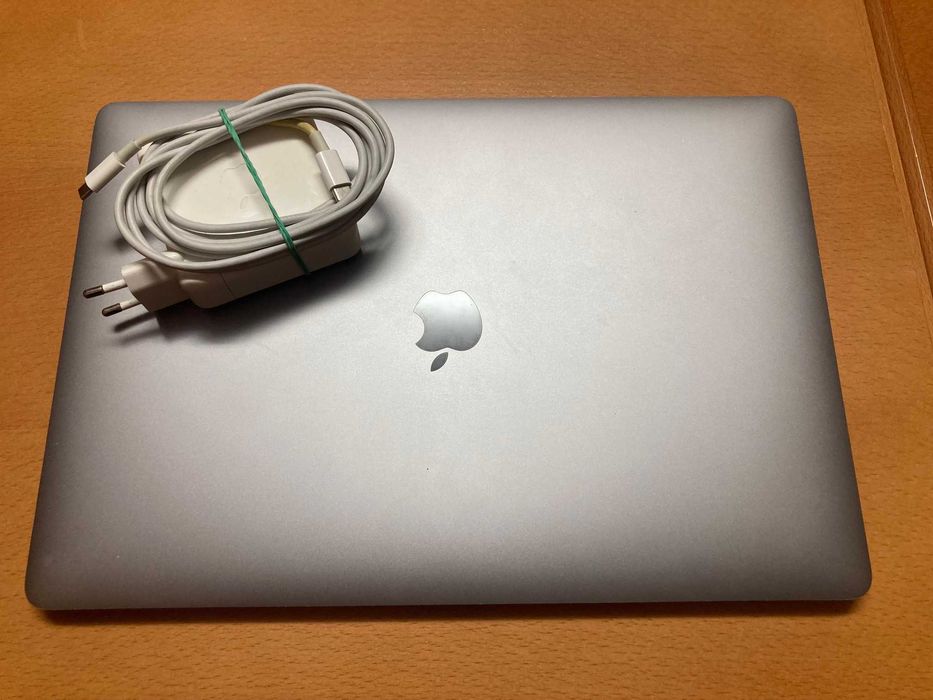 MacBook Pro Retina 15” 2017 - A1707 - i7 / 16 gb / 256 SSD