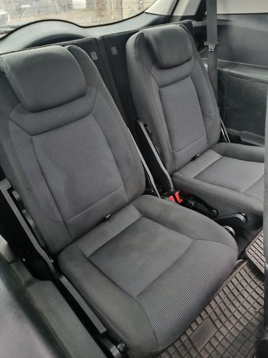 Ford S-Max 3 rząd siedzeń foteli z pasami boczkami wykadzina śruby