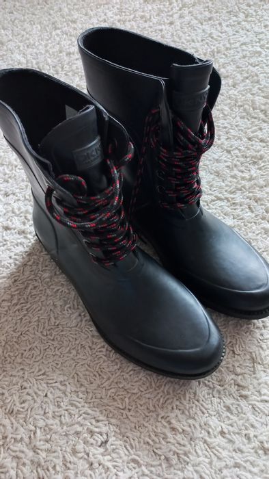 Kalosze DKNY na niepogodę