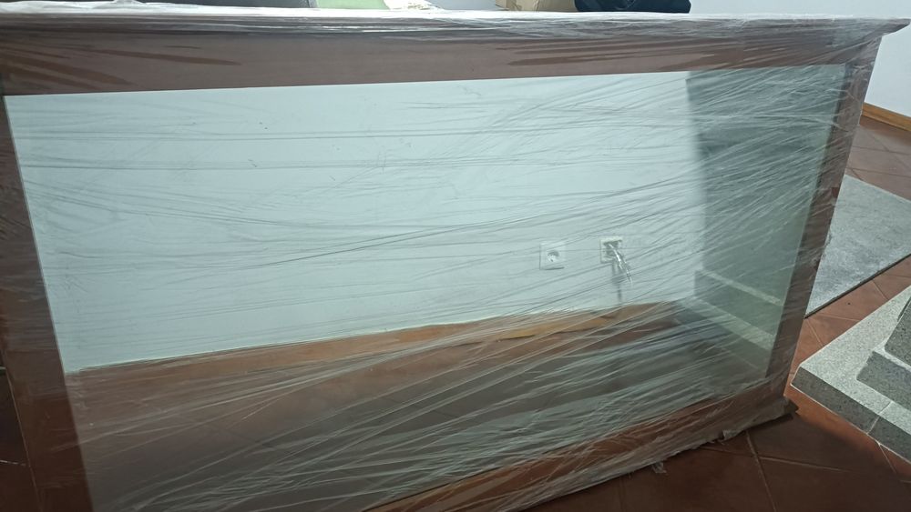 Móvel de sala com espelho