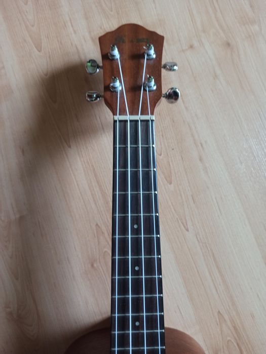 Ukulele Ibanez UKS10