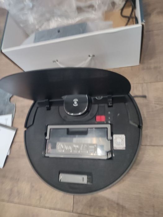 Ecovacs Deebot Ozmo 950 - робот-пилосос преміум класу