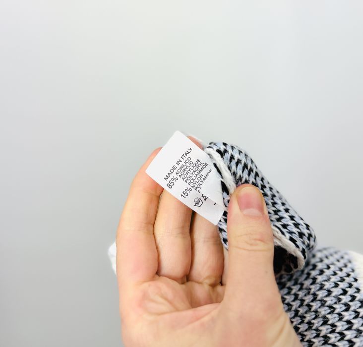 Biały sweter w serca w kolorze blue M 38