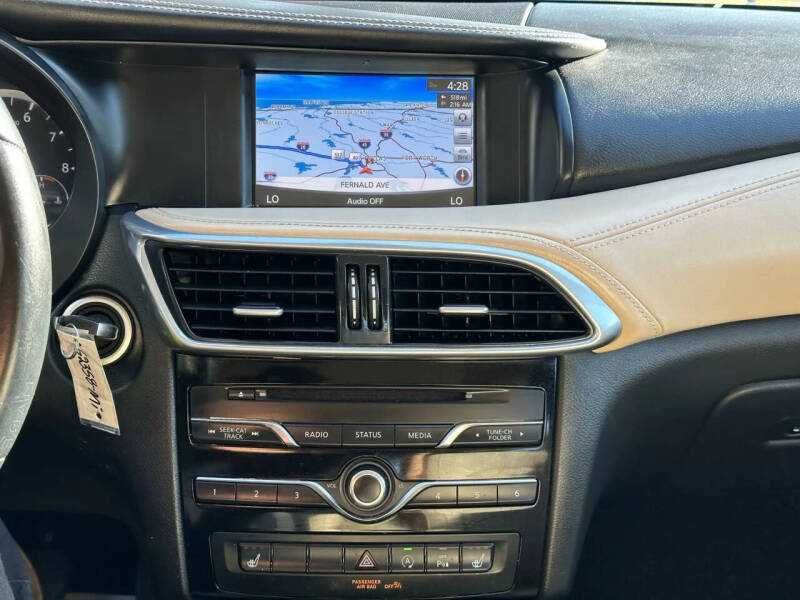 2017 Infiniti QX30 Premium