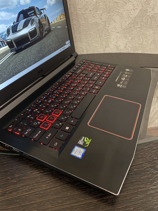 Acer Predator Helio 300 GTX 1060/ і7-7700HQ/ 16/256 Gb стан нового