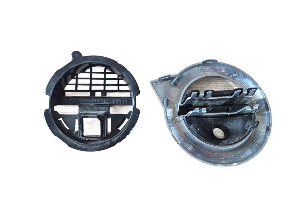 Emblemat przedni Volvo 3​1​3​8​3​8​5​4 31​3​8​3​6​45 kamera grill NOWE