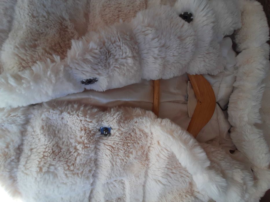 Casaco Pelucia creme com capuz