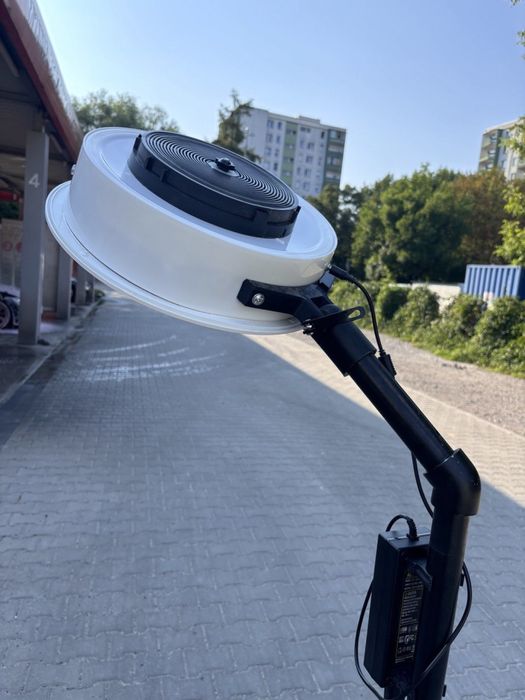odciąg oparów do keratyny na statywie