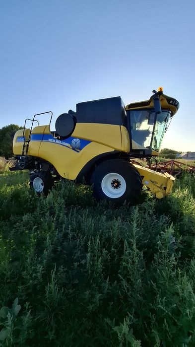 Комбайн New Holland CX 6.90 2017рік зі жниваркою та візком для неї