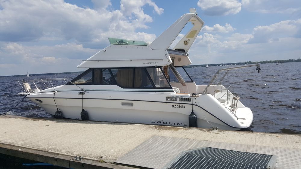 Jacht motorowy bayliner 3058 houseboat