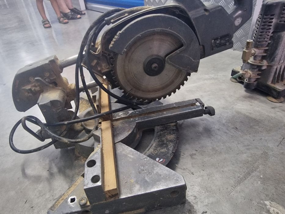 Máquina serrar madeira